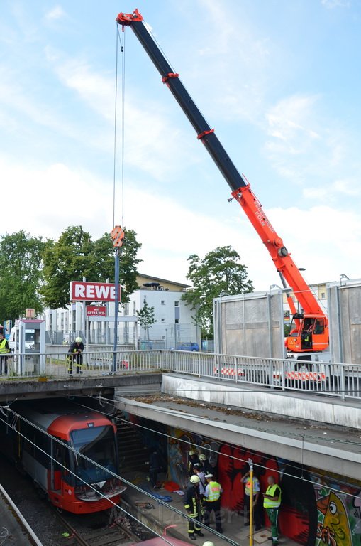 Unfall zwischen zwei KVB Bahnen Koeln Hoehenhaus Im Weidenbruch P149.JPG